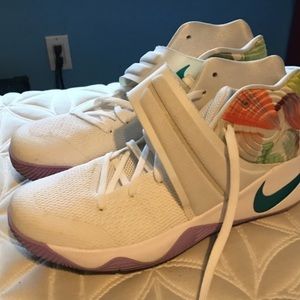 Nike kyrie 2s not worn
